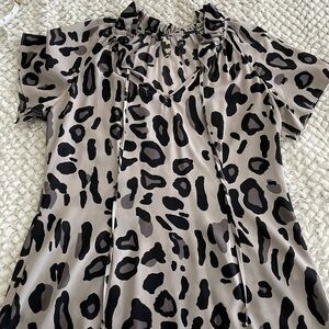 Leopard Print Tie-Neck Short Sleeve Tunic in Taupe/Black/gray